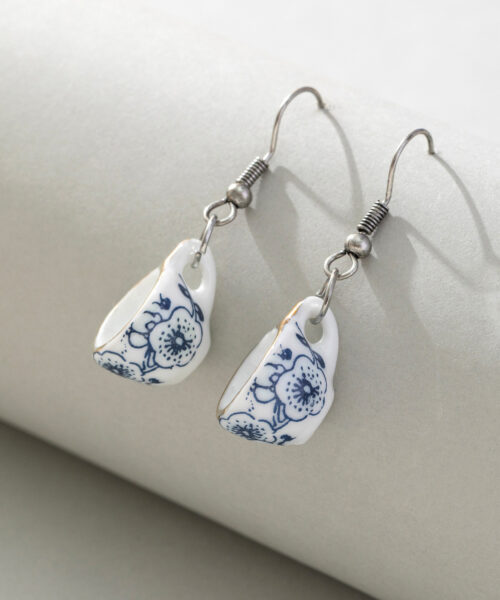 Blau-weiße chinesische Teetasse aus Keramik mit Ohrhaken
