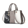 Patchwork-Umhängehandtasche mit Haarball-Ornamenten für Damen