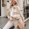 Karierter dicker Damenmantel mit Perlenknöpfen und Taschen