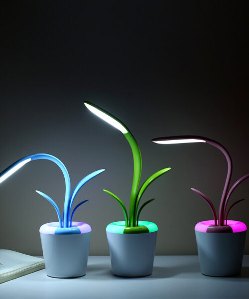 Moderne USB-LED-Schreibtischlampe mit Augenschutz für das Home Office