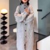 Verdickter Twist-Pullover-Mantel mit hohem Kragen