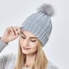 Damen-Mütze mit Bommel aus Kunstpelz für den Winter