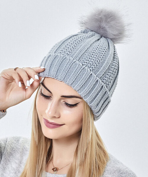 Damen-Mütze mit Bommel aus Kunstpelz für den Winter