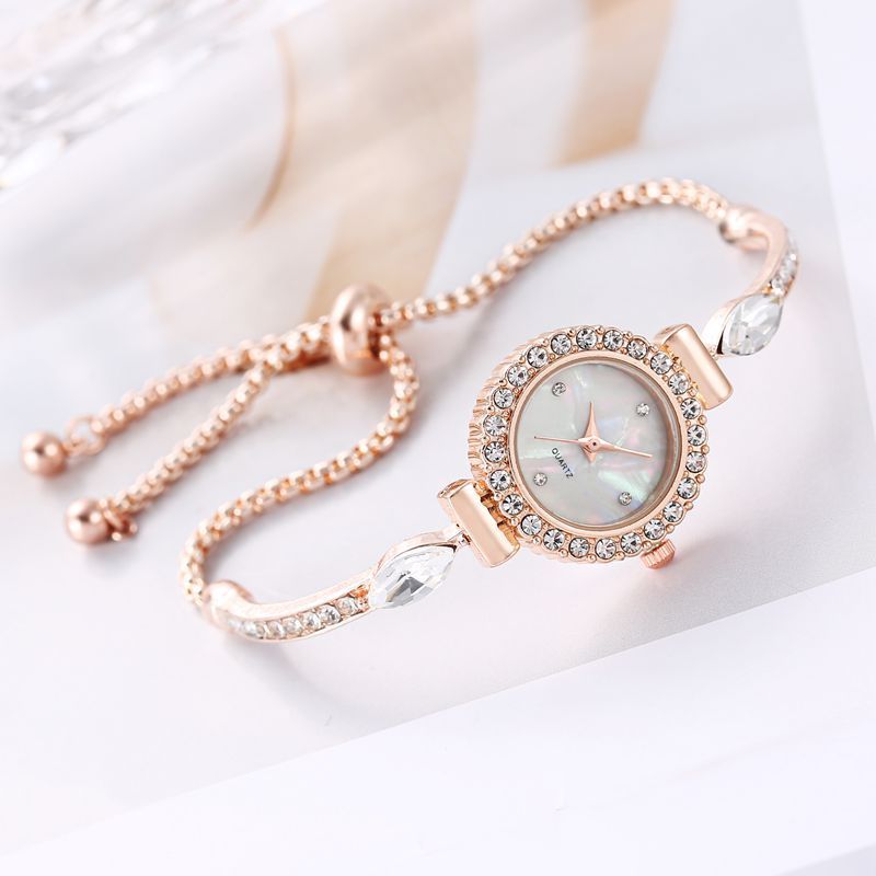 Dekorative ausziehbare Armbanduhr mit Diamantzifferblatt