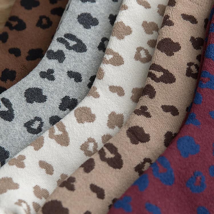 Frottee-Strumpfwaren aus Baumwolle mit gepunktetem Leopardenmuster für Damen