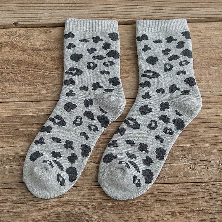 Frottee-Strumpfwaren aus Baumwolle mit gepunktetem Leopardenmuster für Damen