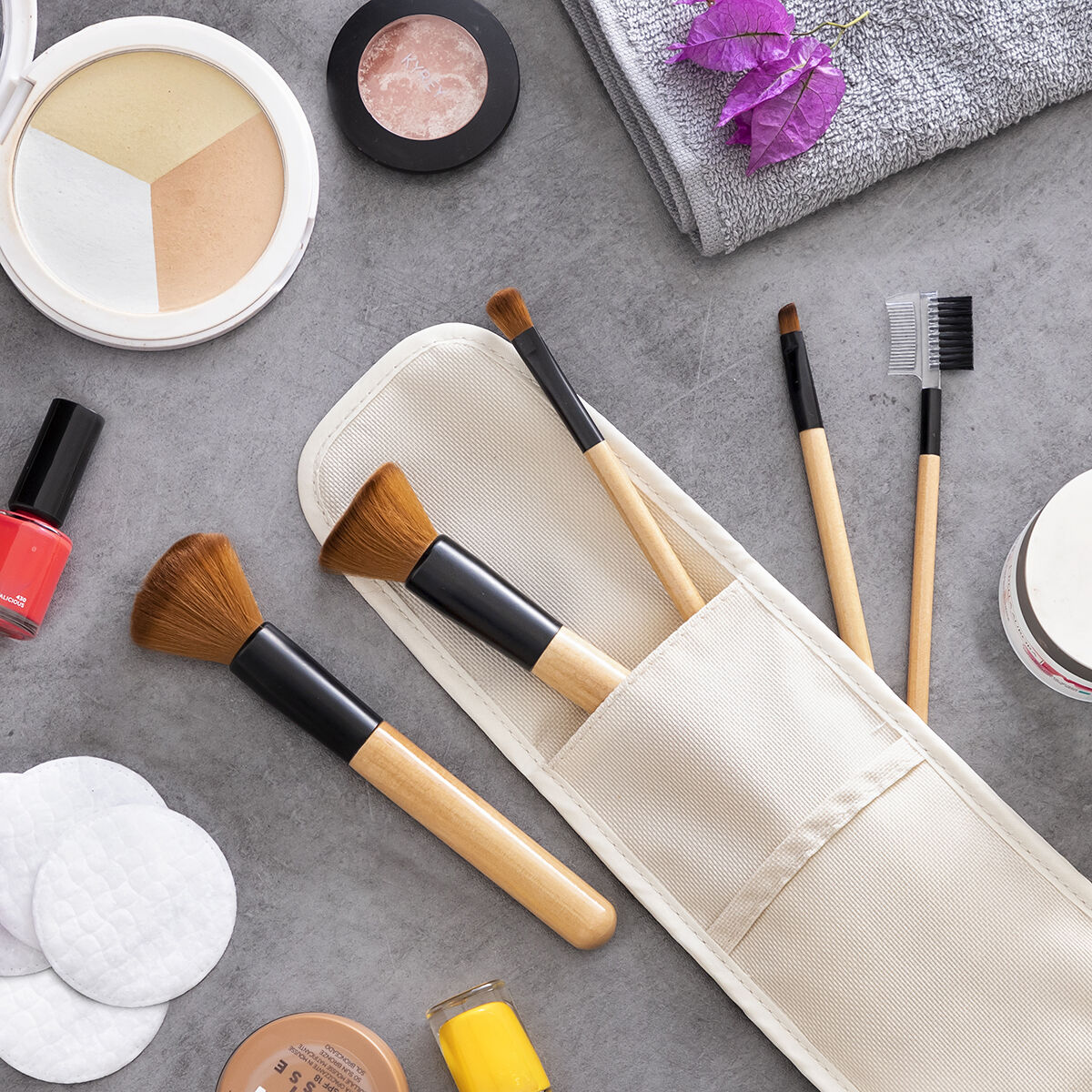 Set Make-up-Pinsel aus Holz mit Tragetasche Miset InnovaGoods 5 Einheiten