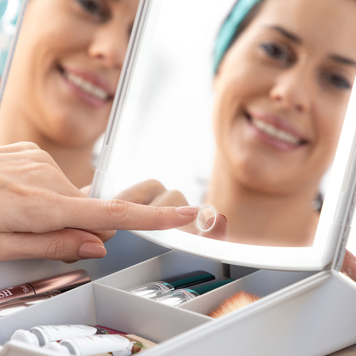 3-in-1 klappbarer LED-Spiegel mit Make-up-Organizer Panomir InnovaGoods