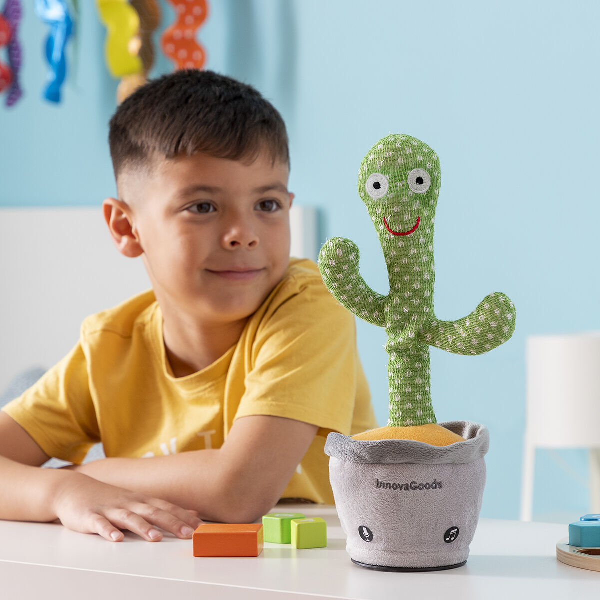 Wiederaufladbarer tanzender und sprechender Kaktus mit Musik und mehrfarbiger LED Cacxi InnovaGoods